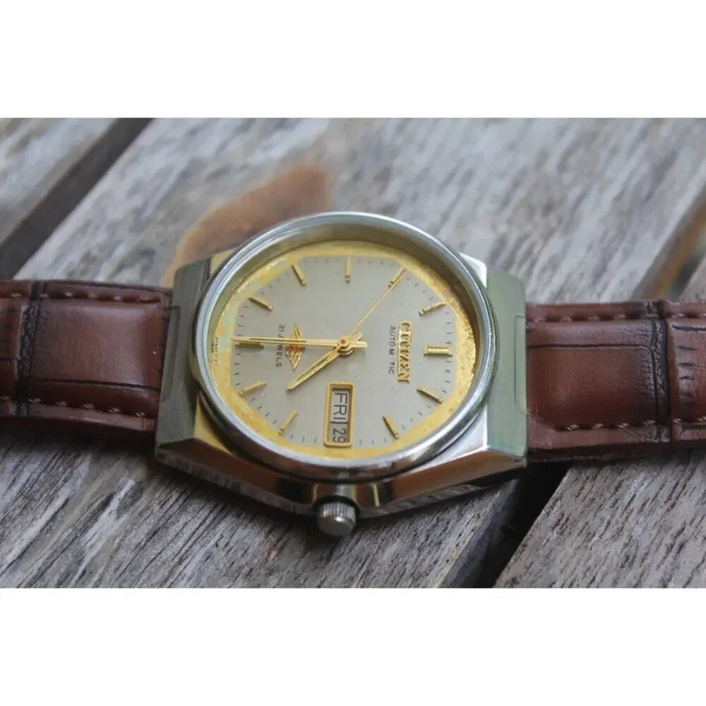 Vintage 1975  Citizen Automatic Mens Silver Watch W/daydate & Gold accents